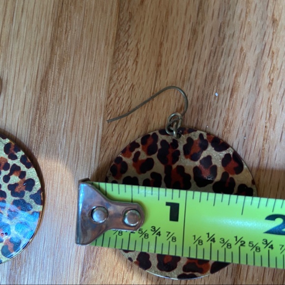 Metallic Leopard Pattern Disc Earrings - Picture 4 of 4
